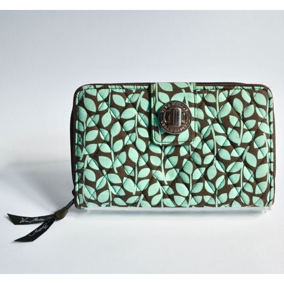 Vera Bradley Shower Vines Euro Wallet Turn Lock - Picture 1 of 5